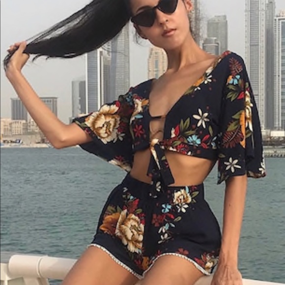 🔥BOGO SALE🔥 Two-Piece Black Floral Romper - Picture 6 of 9